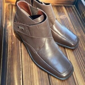 NWT Bruno Valenti shoes size 5.5 brown leather booties